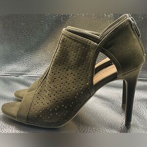 Christian Siriano Green Heeled Boots with Perforated Designs, size  7 1/2